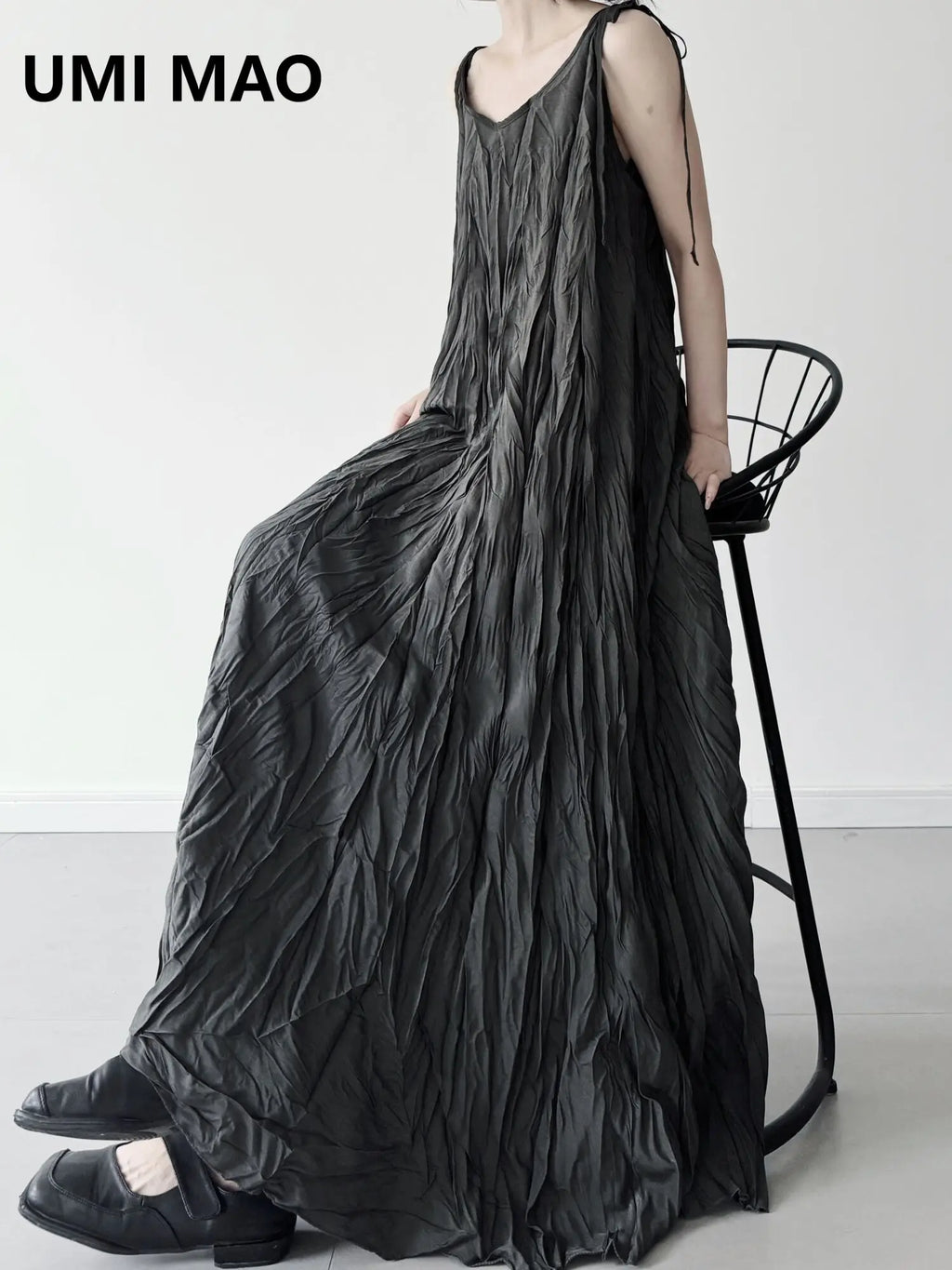 UMI MAO Small Niche Design With Irregular Pleats V-neck Camisole Dress Summer Slimming Effect Hanging Large Swing Long Skirt