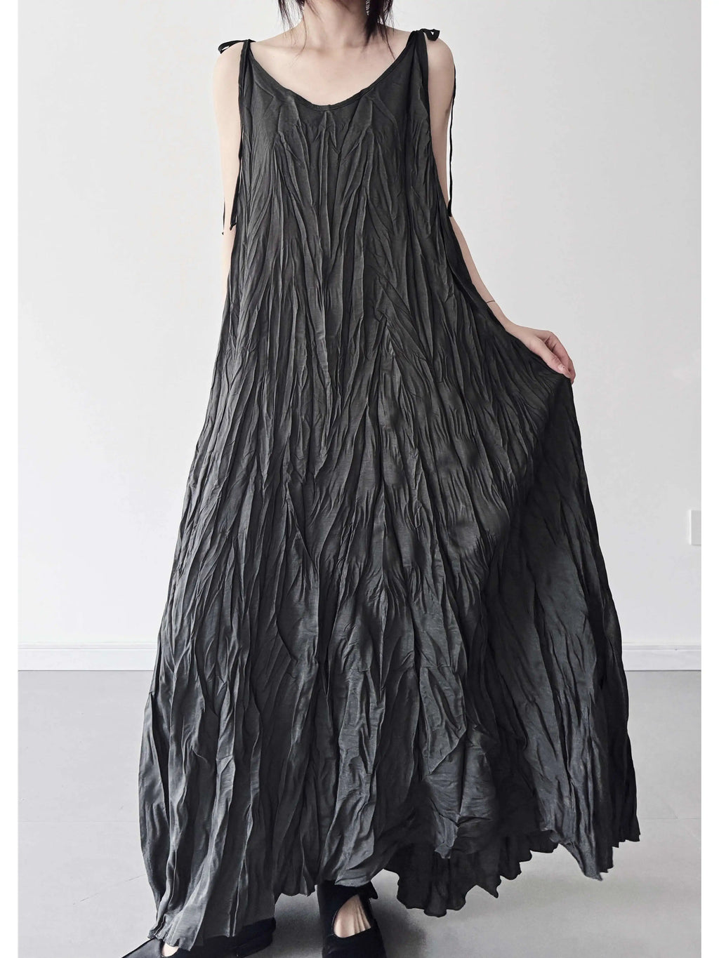 UMI MAO Small Niche Design With Irregular Pleats V-neck Camisole Dress Summer Slimming Effect Hanging Large Swing Long Skirt