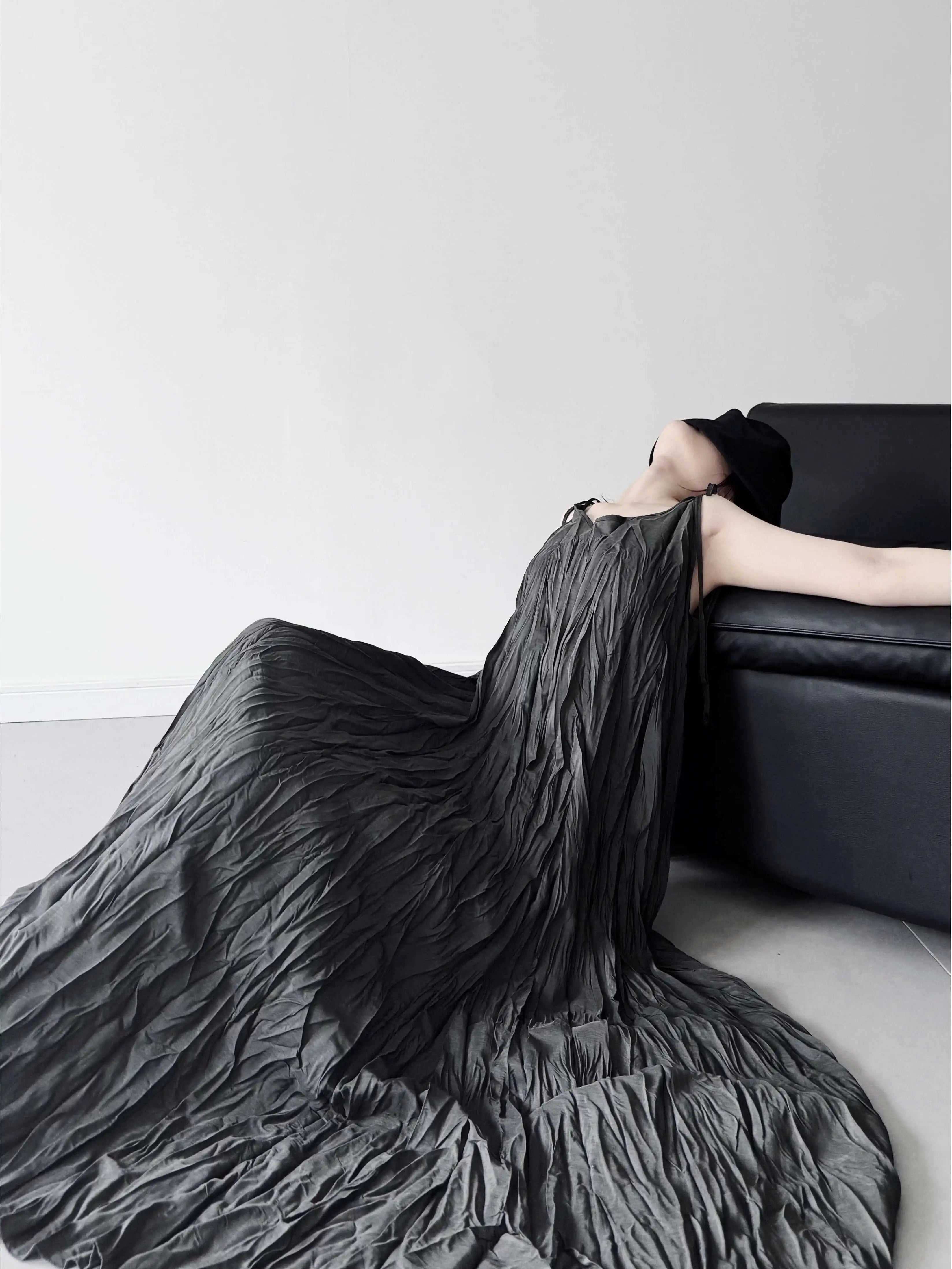 UMI MAO Small Niche Design With Irregular Pleats V-neck Camisole Dress Summer Slimming Effect Hanging Large Swing Long Skirt